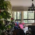 House With Garden View - Female Only